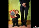 world-shortest-man-11-thumb.jpg