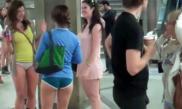 subway-commuters-get-into-the-spirit-of-no-pants-day-640-69.jpg