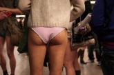 subway-commuters-get-into-the-spirit-of-no-pants-day-640-81.jpg