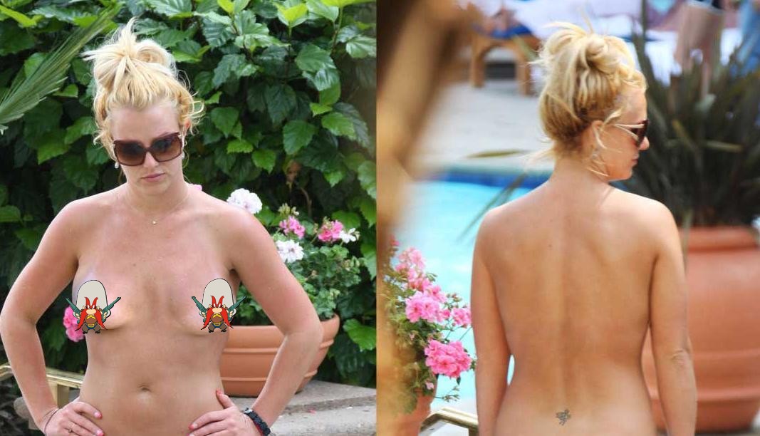 Nahá Britney Spears u bazénu.