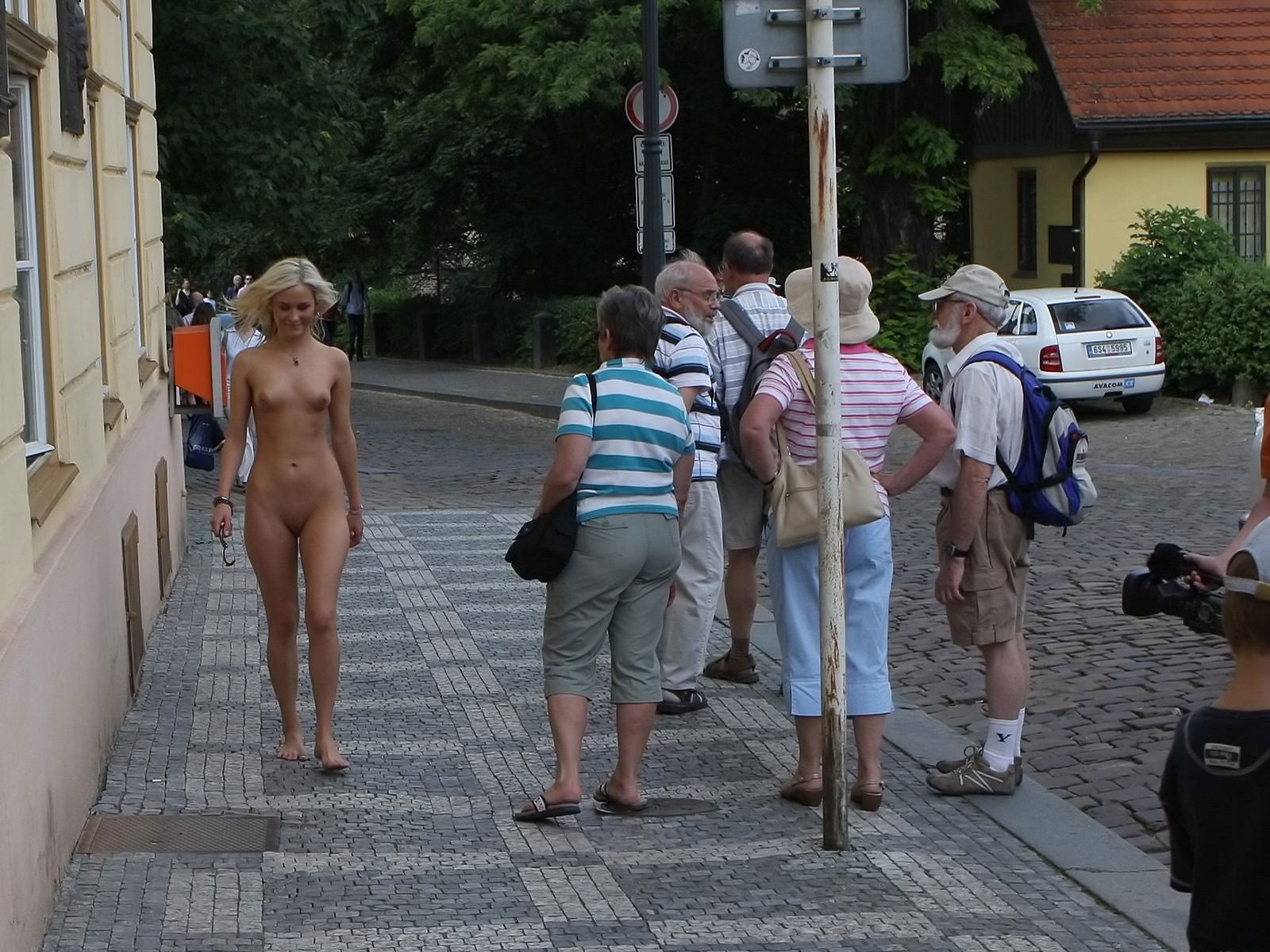 фильм о городе в котором все ходят голыми фото 45