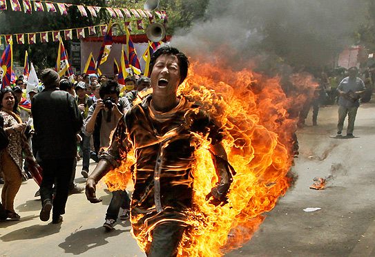 man-on-fire-india-china-tibet-protest-ap-453.jpg