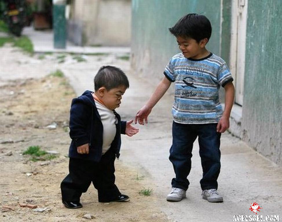 world-shortest-man-08-thumb.jpg