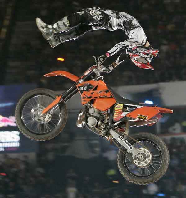 red-bull-x-fighters-2007-gabriel-vi.jpg