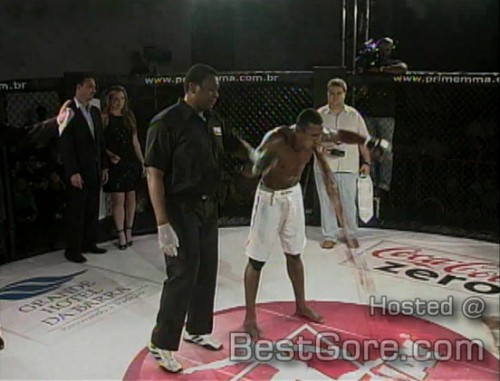 video-mma-fighter-eder-jones-projectile-vomit-after-win-500x381.jpg