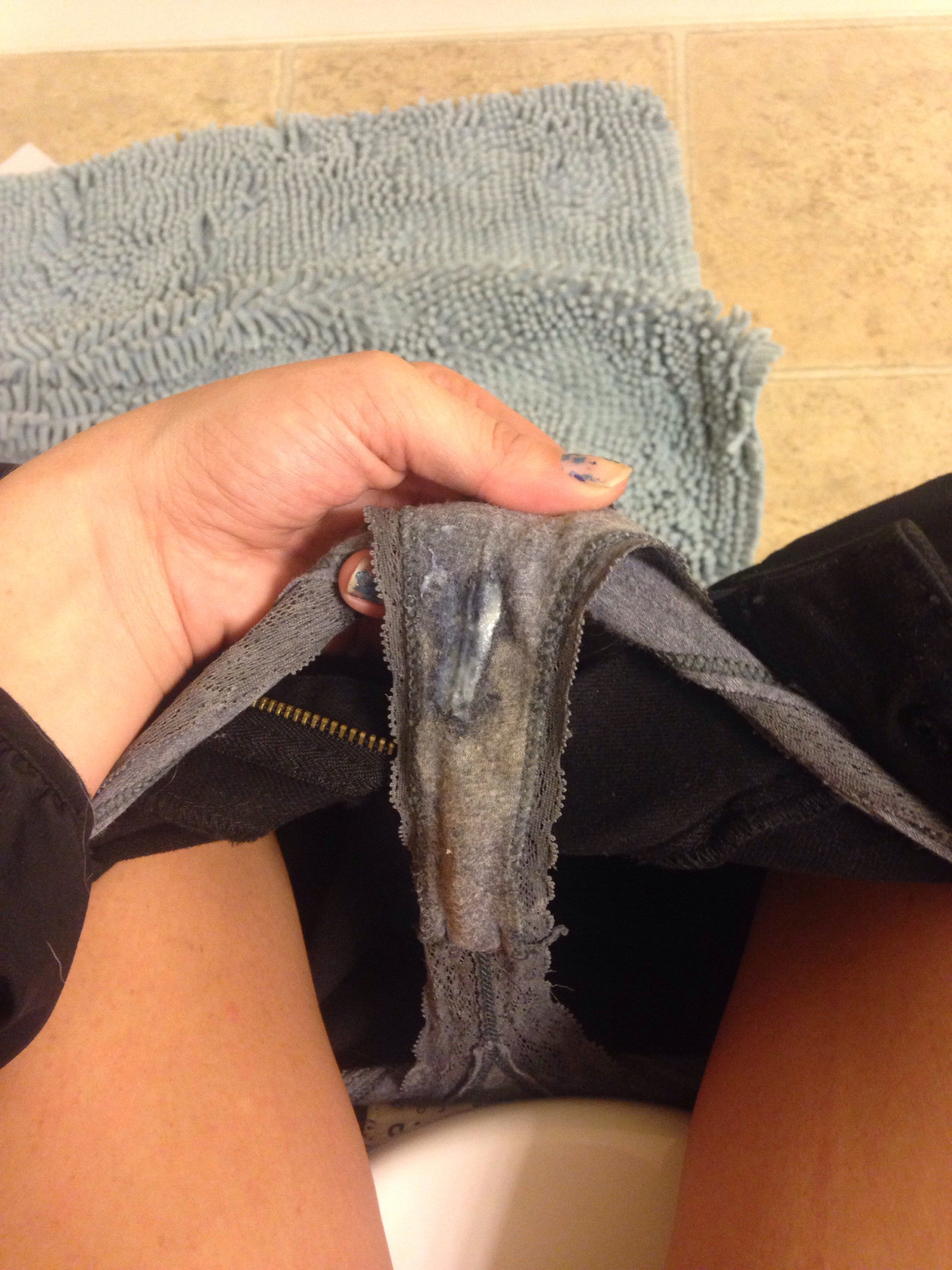 Panty discharge pics - 🧡 Selling dirty thong worn at the gym with pussy di...